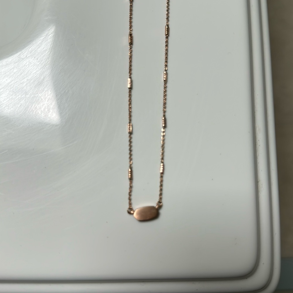Good Kendra Scott necklace